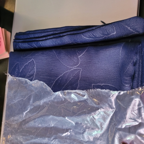 2 Navy Pillow Cases - Picture 3 of 3